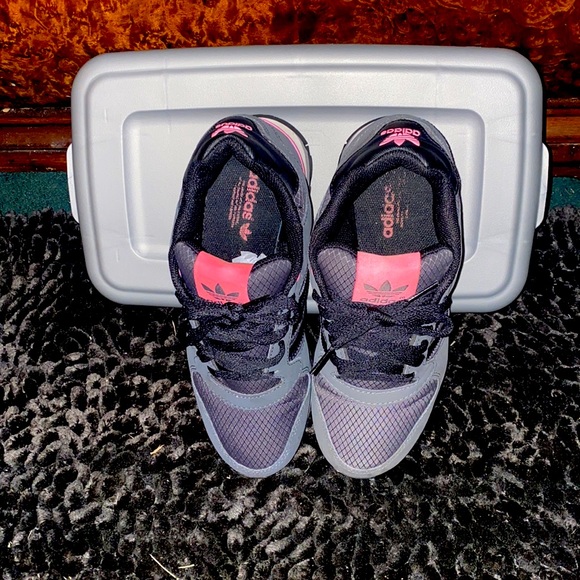 Sneakers - Picture 3 of 5